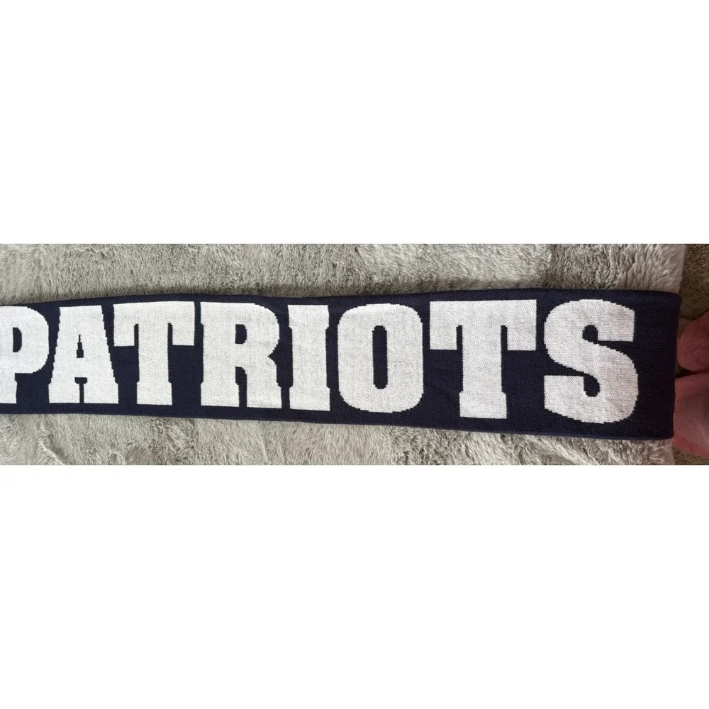 NFL Team Apparel winter scarf new england patriots logo